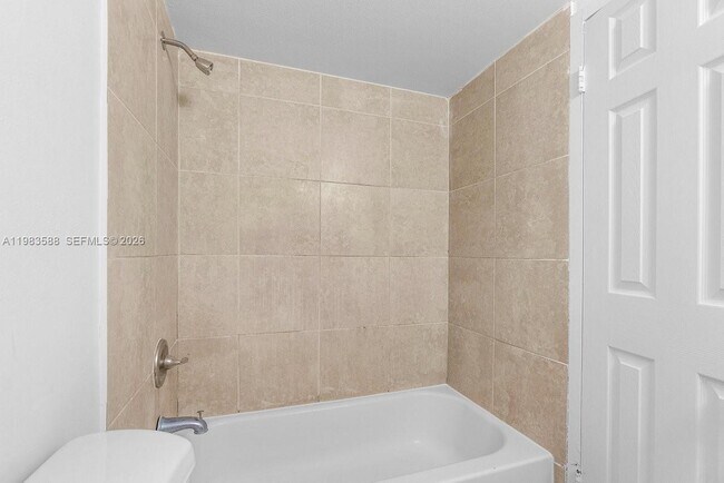 Building Photo - 1530 Crescent Cir