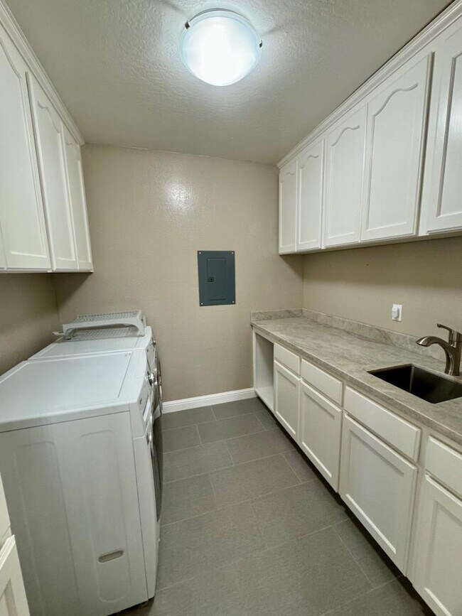 Building Photo - 25400 Radonich Rd