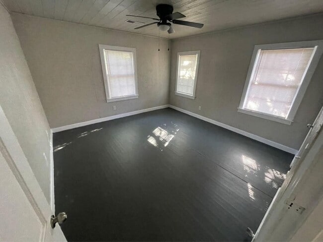 Building Photo - 3116 Alamo Ave