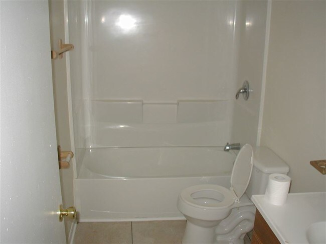 Building Photo - 350 E 12th Ave