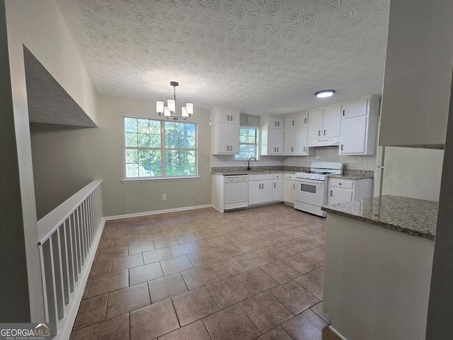 Building Photo - 938 Iron Gate Blvd