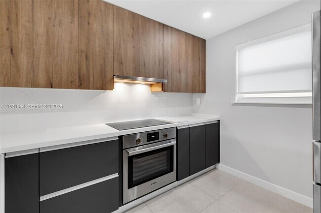 Building Photo - 8443 SW 137th Ave