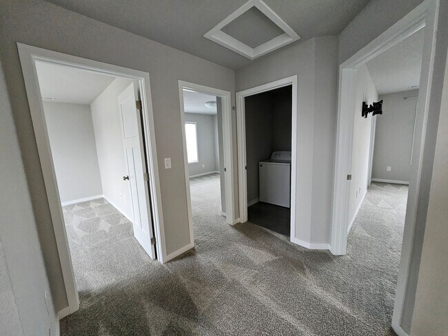 Building Photo - 3 Bed / 2.5 Bath Home in Norwalk. Move-In Special: Get 1 month FREE with an 18-Month Lease!