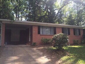 Building Photo - Charming Single family home with carport