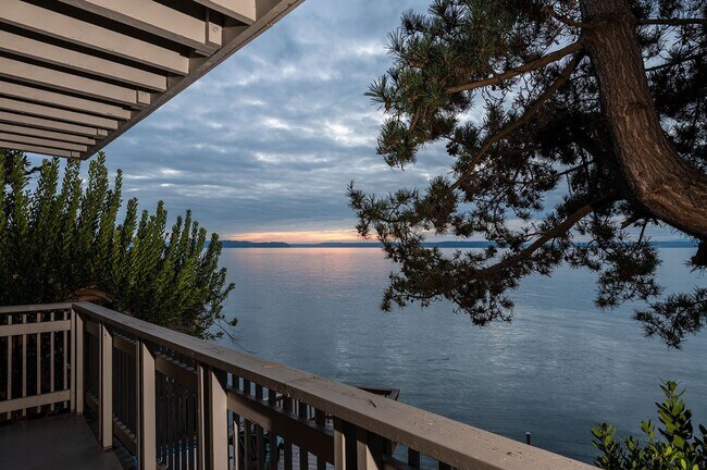 Building Photo - 2 Bedrooms on the Beach, Incredible view! ...