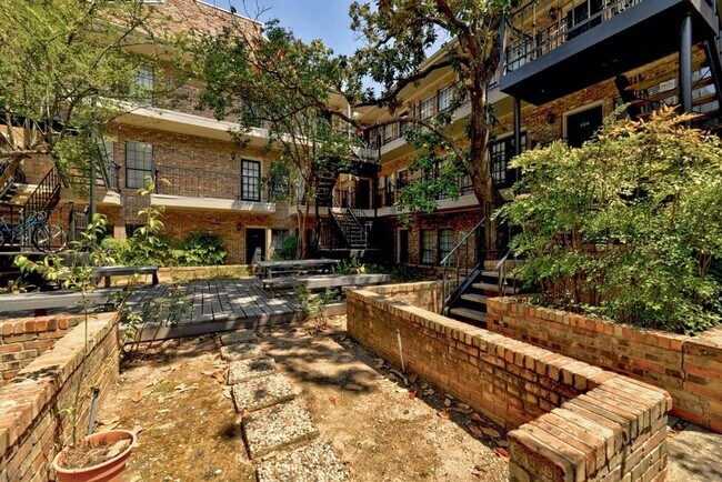 Building Photo - 2801 Rio Grande St