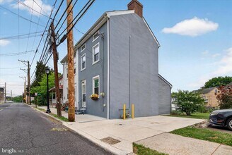 Building Photo - 128 High St