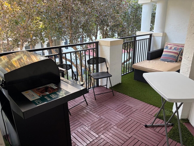 Building Photo - 3205 NE 184th St