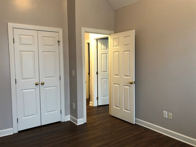 Building Photo - 2713 Denbel Cir