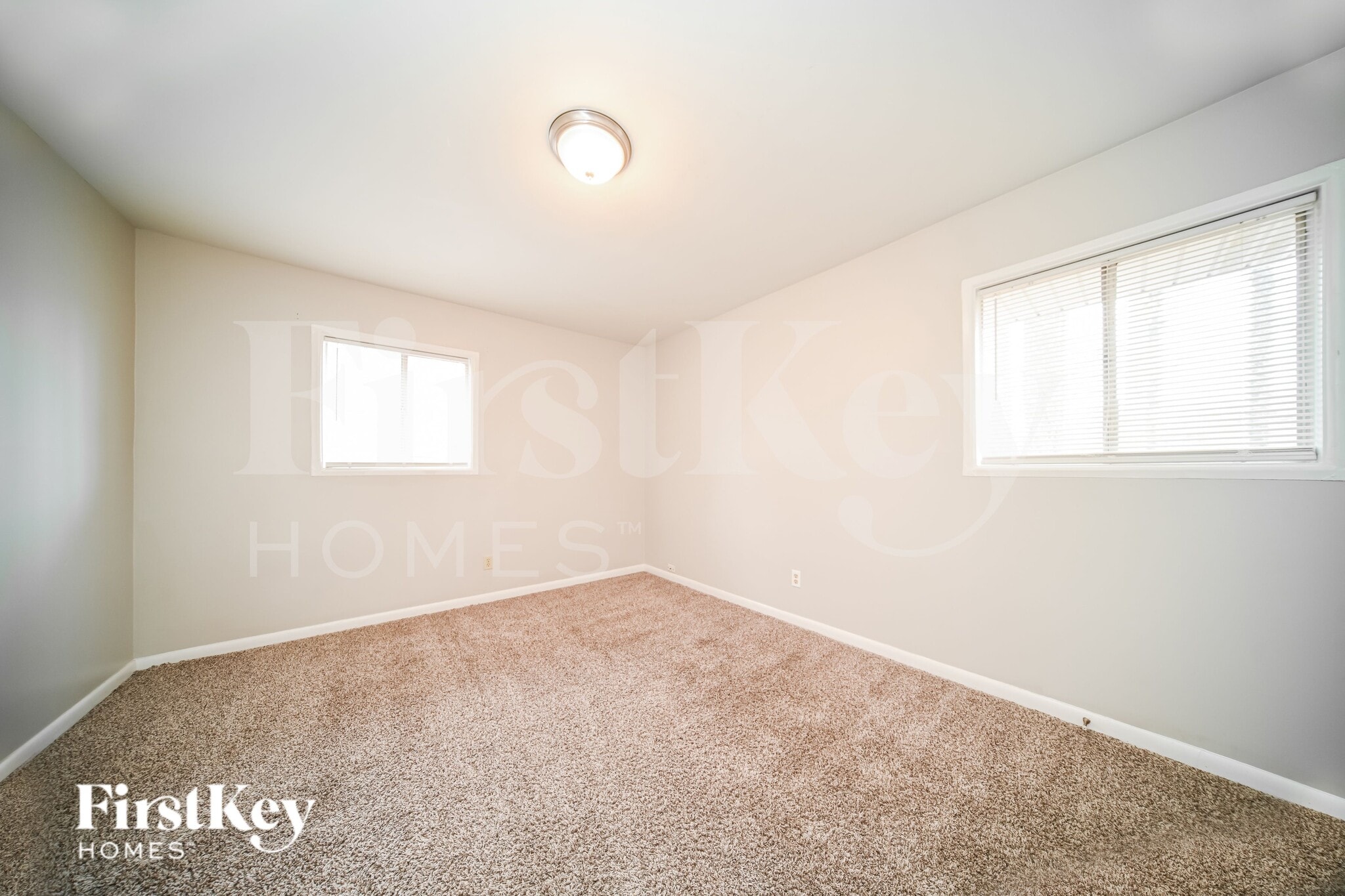 Building Photo - 342 Roxbury Dr