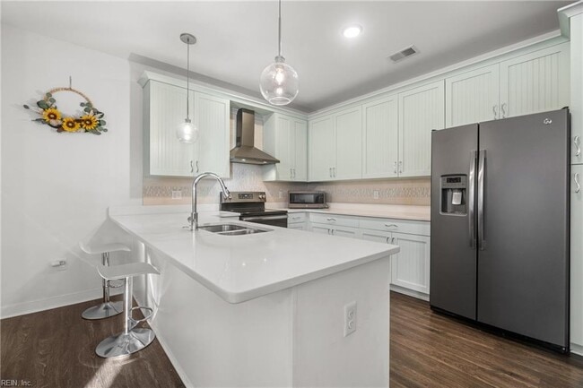 Building Photo - 7922 Shore Dr