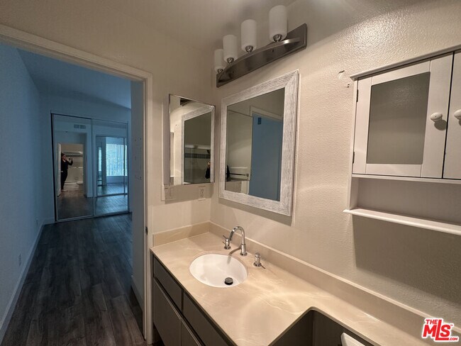 Building Photo - 8614 Burton Wy