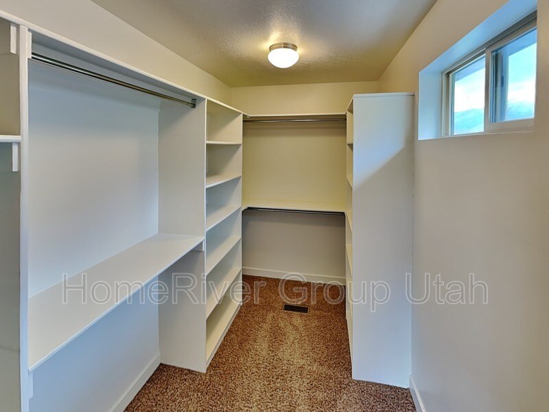 Building Photo - 10796 N La Costa