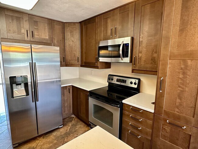 Building Photo - 3266 Loma Riviera Dr
