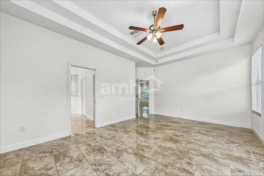 Building Photo - 802 Lesa Glen Pl