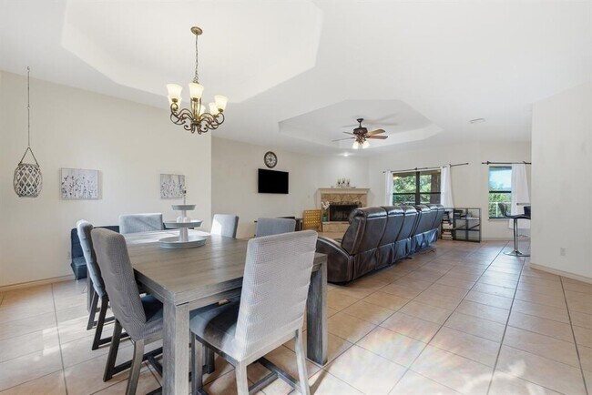 Building Photo - 104 Cowal Dr N