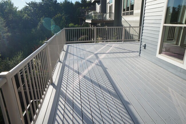 Building Photo - Exquisite NW Portland 4 bedroom with panoramic views