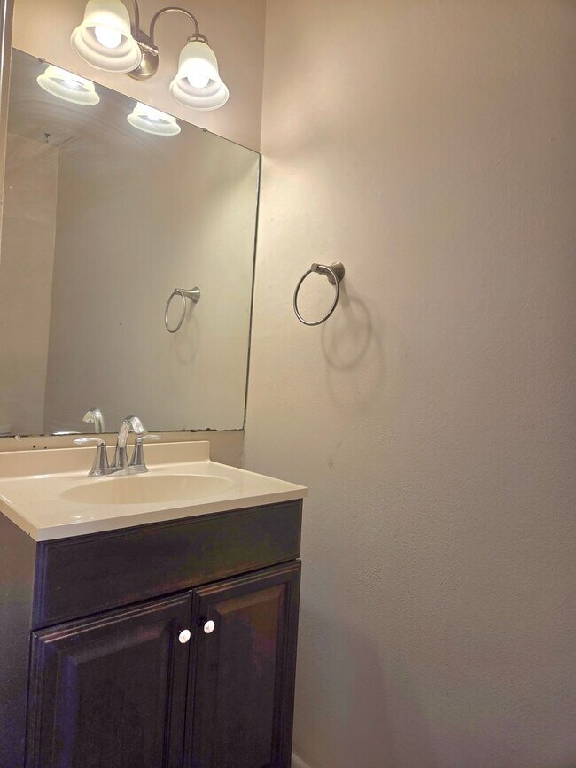 Building Photo - NEW PRICE / N Tamiami Trail / Townhouse