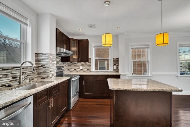 Building Photo - 1002 Chillum Rd