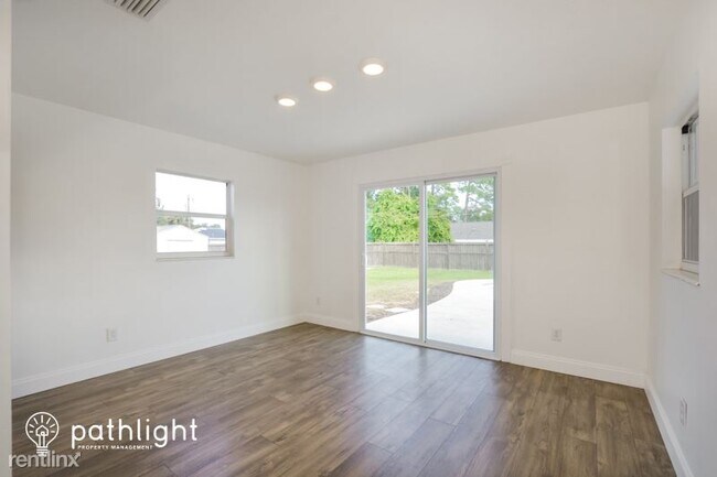 Building Photo - 3 br, 2 bath House - 2129 Willow Oak Drive...