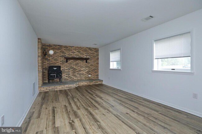 Building Photo - 8530 Wedding Dr