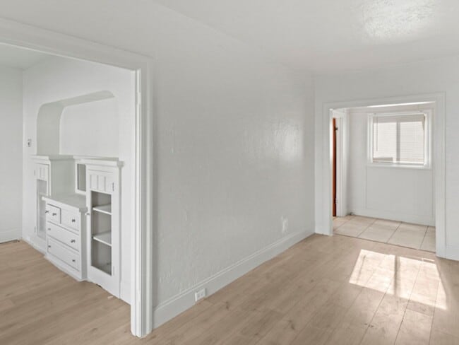 Building Photo - Great 2 bedroom Home