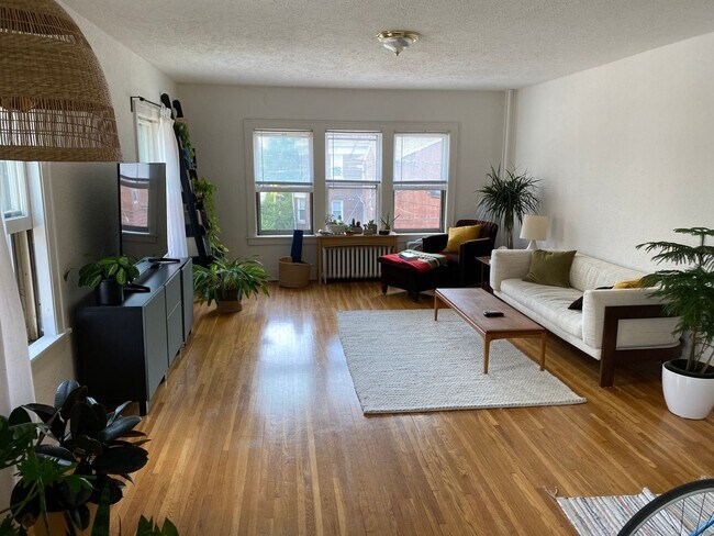 Building Photo - 2601 Fremont Ave S