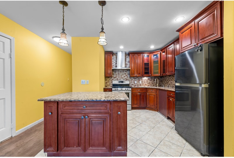 Primary Photo - 42-38 Judge St