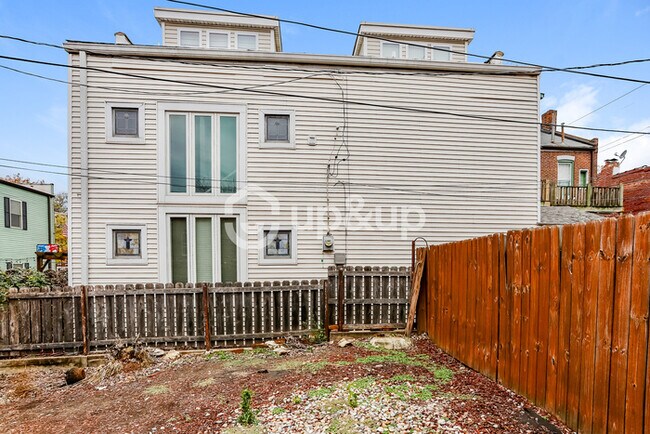 Building Photo - Fantastic 3bd/1.5ba home! Coming soon!