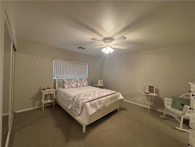 Building Photo - 726 Riverfront Dr