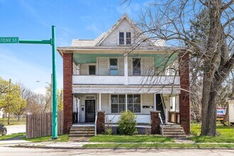 Building Photo - 902-904 1/2 S Limestone St.