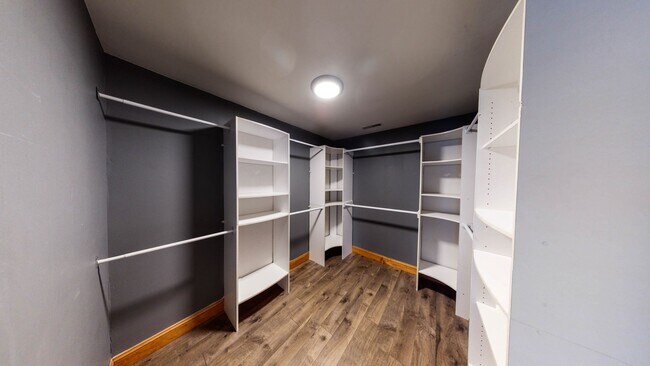 Building Photo - Beautiful Spacious Single-Family Home in Beaver Hills | 8-bed 3.5-bath