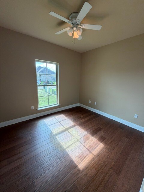 Building Photo - 16842 Glenwood Springs Dr