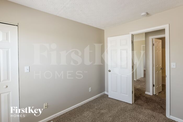 Building Photo - 698 Hollowood Ln