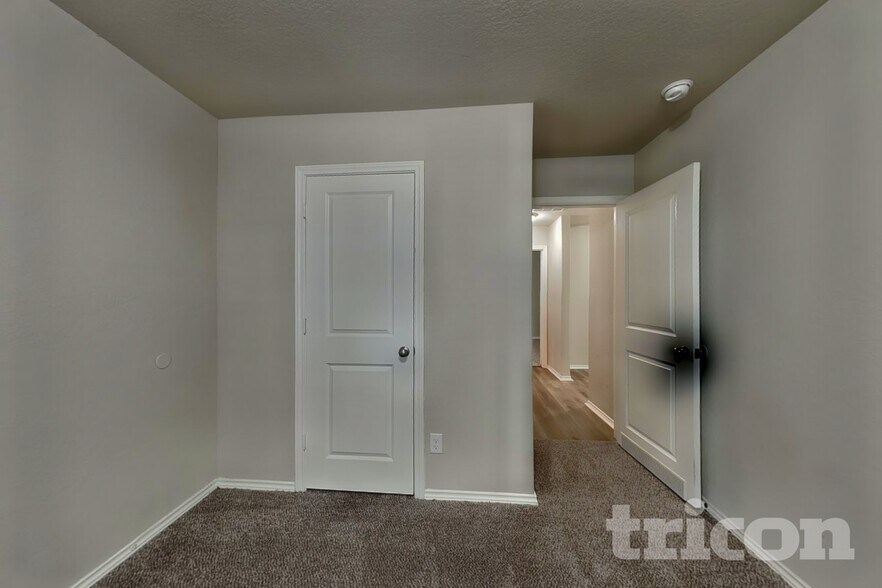 Building Photo - 9727 Marbach Hl