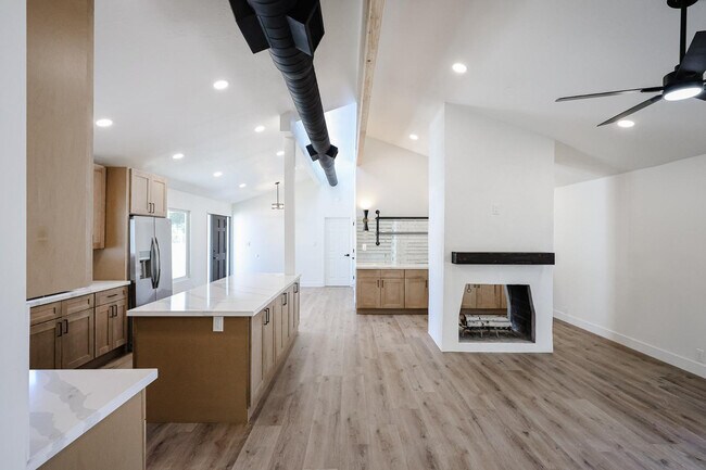 Building Photo - 3001 W Mercer Ln