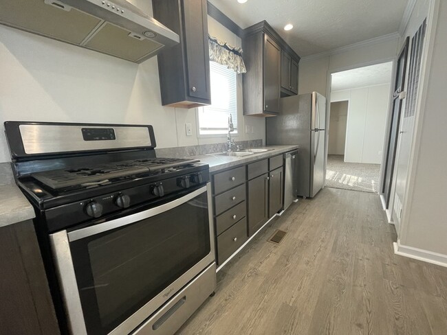 Building Photo - 15386 Danseur Dr