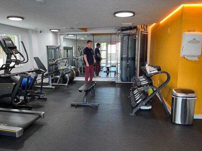 Building Photo - 280 SW 20th Rd