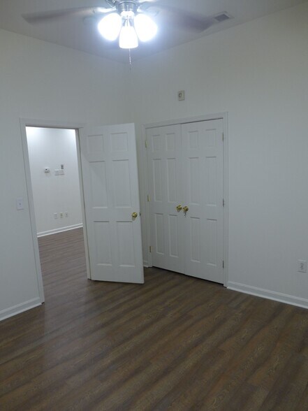 Building Photo - 326 Park Ave