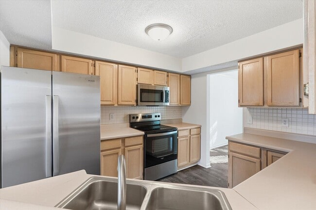 Building Photo - 417 N Village Cir