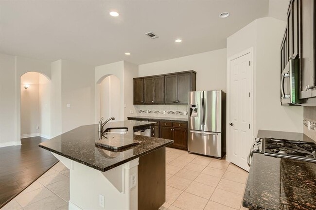 Building Photo - 400 Entrada Way