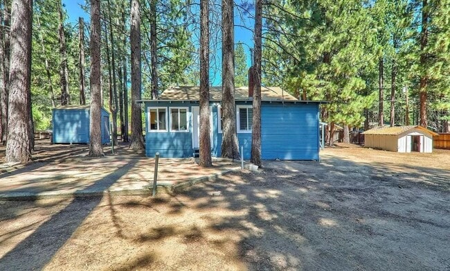 Building Photo - *LONG TERM RENTAL*