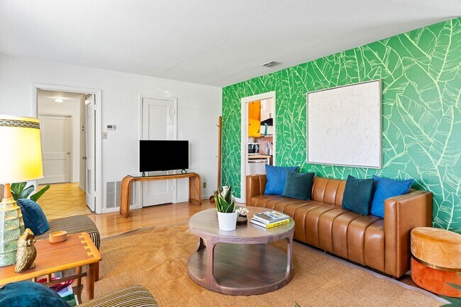 Building Photo - Centrally Located - Minutes from Dell Children's Hospital