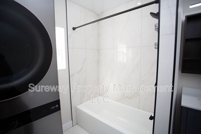 Building Photo - 200 Chestnut St