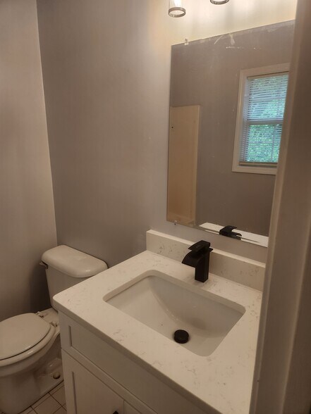 Building Photo - 482 Grove Hill Dr
