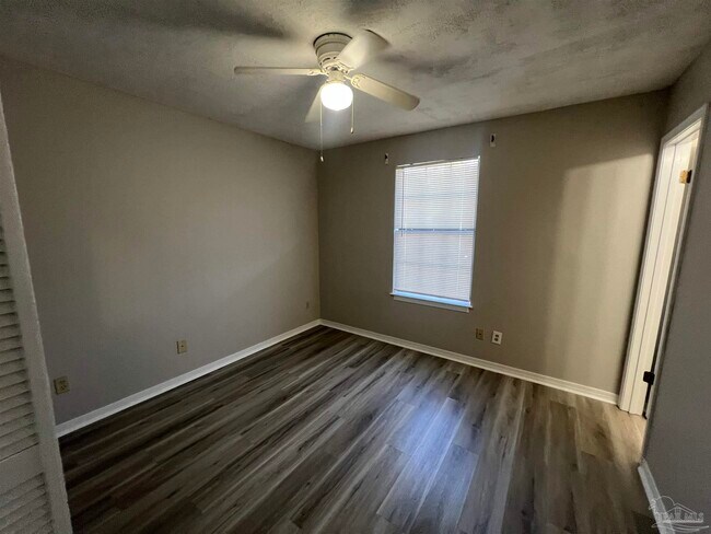 Building Photo - 842 Amberway Dr