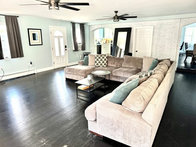 Building Photo - 14386 Calvert St