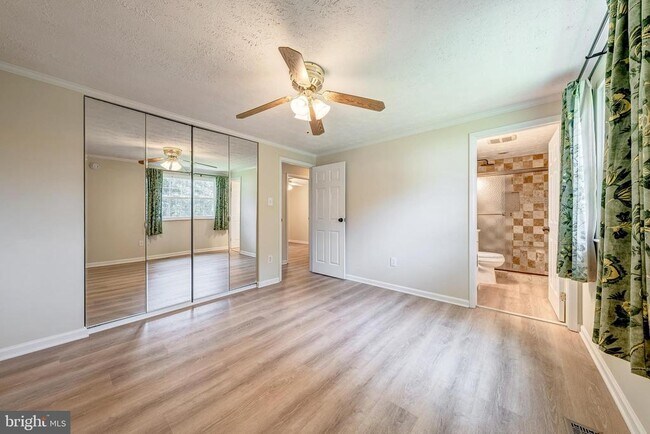 Building Photo - 9802 Brightlea Dr