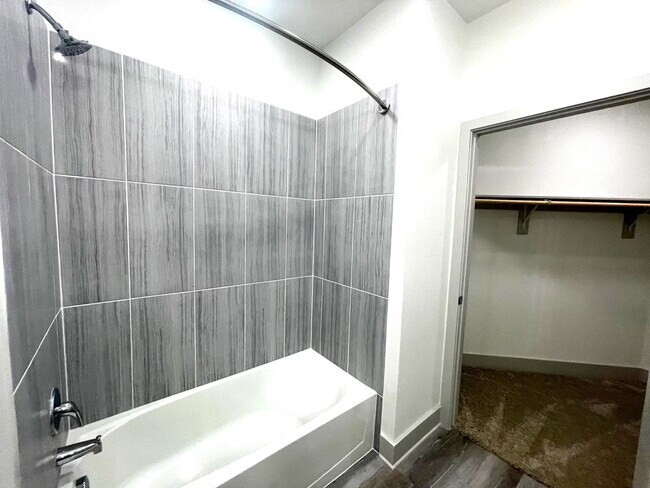 Building Photo - 8010 Blue Goose Rd