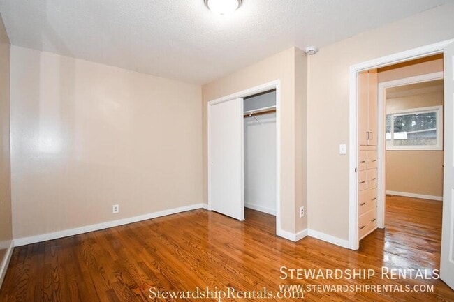 Building Photo - 11109 SE 52nd Ave